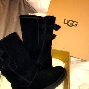 Almost new authentic black uggs